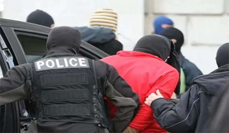 Policia tunecina arresta a sospechosos La Policía de Túnez arresta a un centenar de supuestos terroristas